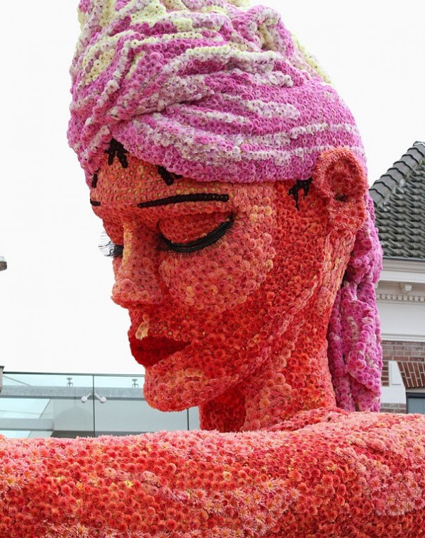 Gigantic Flower Sculpture Festival in Holland (9)