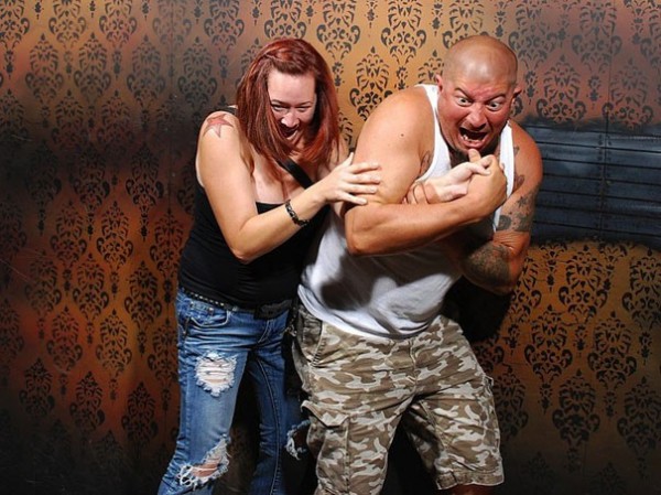 Hilariously Terrified People from a Haunted House (16)