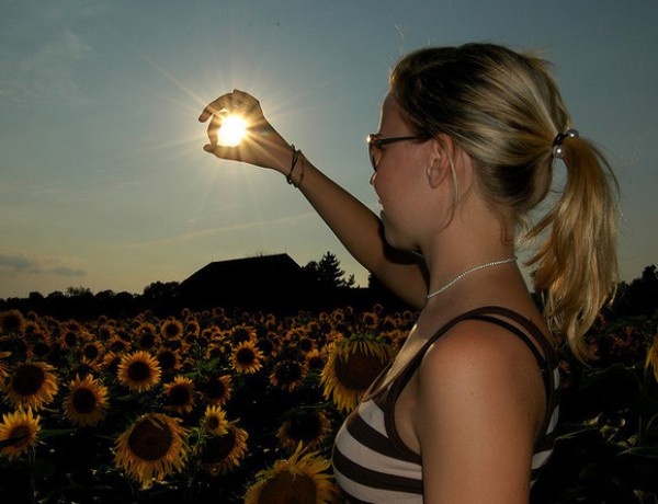 Amazing Forced Perspective Photography in 2013 (17)