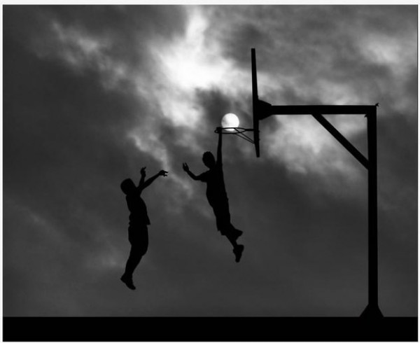 Amazing Forced Perspective Photography in 2013 (3)