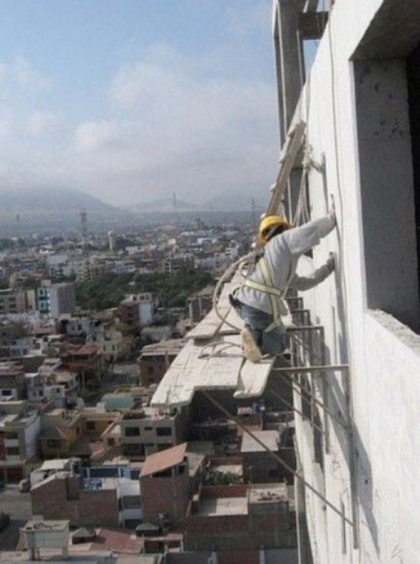 Construction Worker Mega Fails (31)