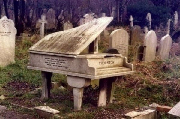 Funny Epitaphs and Humorous Tombstones (1)