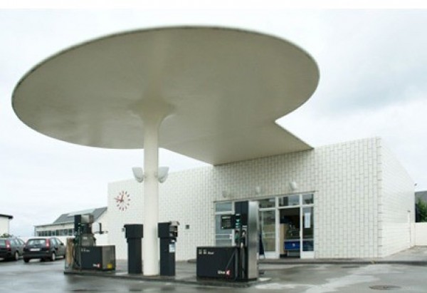 Strangest Gas Stations (1)