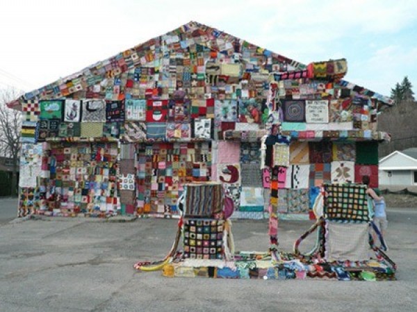 Strangest Gas Stations (2)