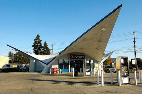 Strangest Gas Stations (7)