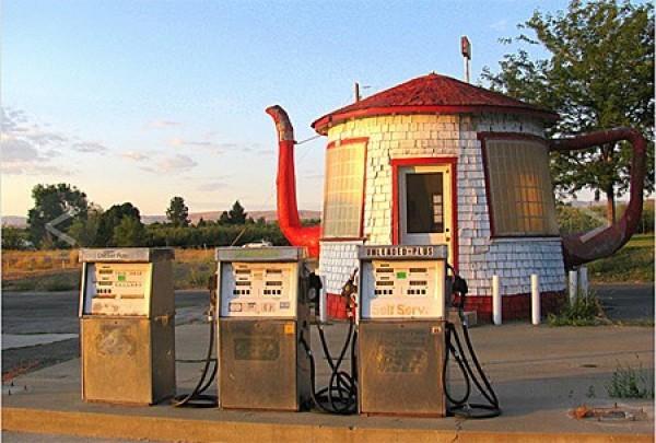 Strangest Gas Stations (9)