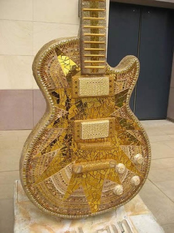 The Most Insane Custom Guitars You'll Ever See (5)