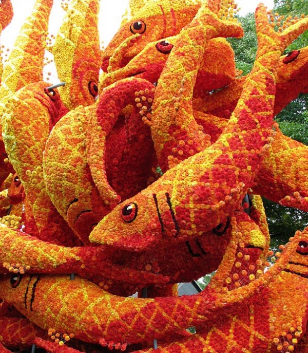 Gigantic Flower Sculpture Festival in Holland (3)