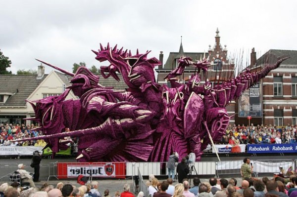 Gigantic Flower Sculpture Festival in Holland (5)