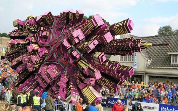 Gigantic Flower Sculpture Festival in Holland (7)