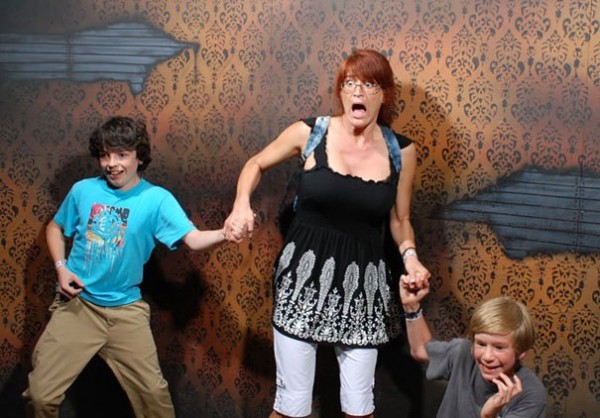 Hilariously Terrified People from a Haunted House (11)
