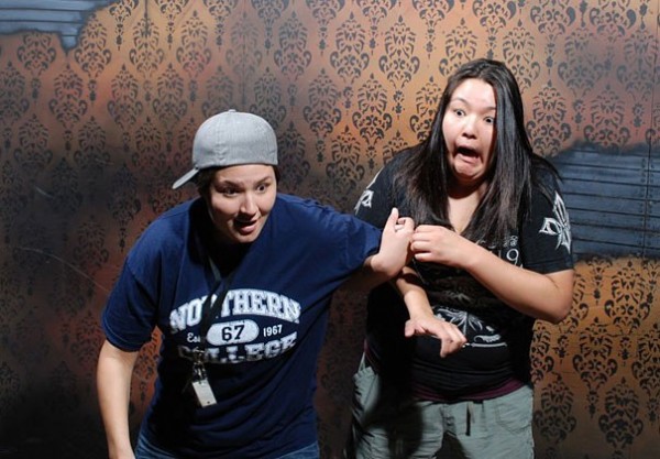 Hilariously Terrified People from a Haunted House (12)