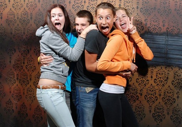 Hilariously Terrified People from a Haunted House (13)