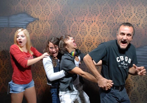 Hilariously Terrified People from a Haunted House (14)