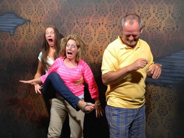 Hilariously Terrified People from a Haunted House (18)