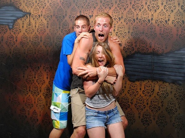 Hilariously Terrified People from a Haunted House (2)