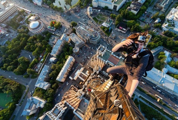Taking Pictures Without Any Safety Equipment (2)