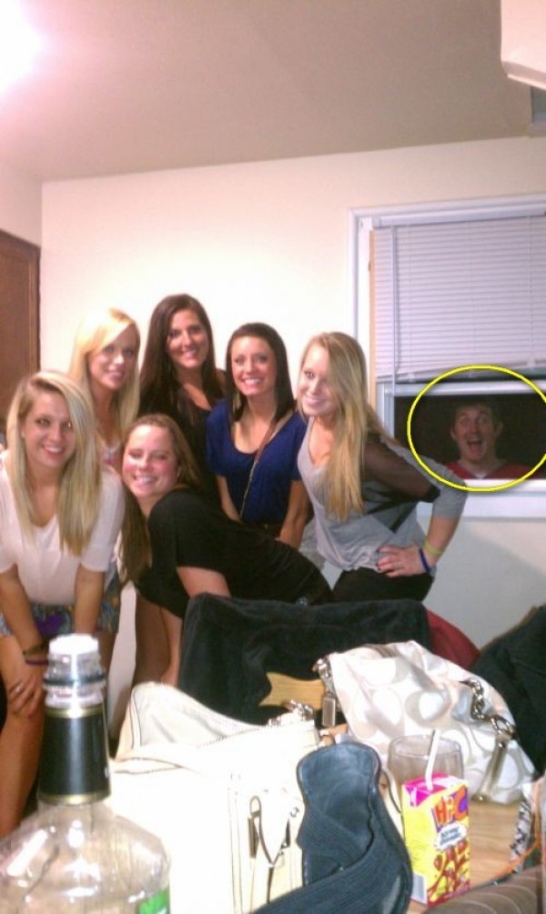 Top 20 Funny Photobombs (18)